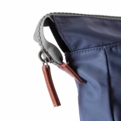 Mochila Roka London Bantry B Pequeña Sostenible Nylon Azul (Airforce) -Viajar Tienda de ventas 24884