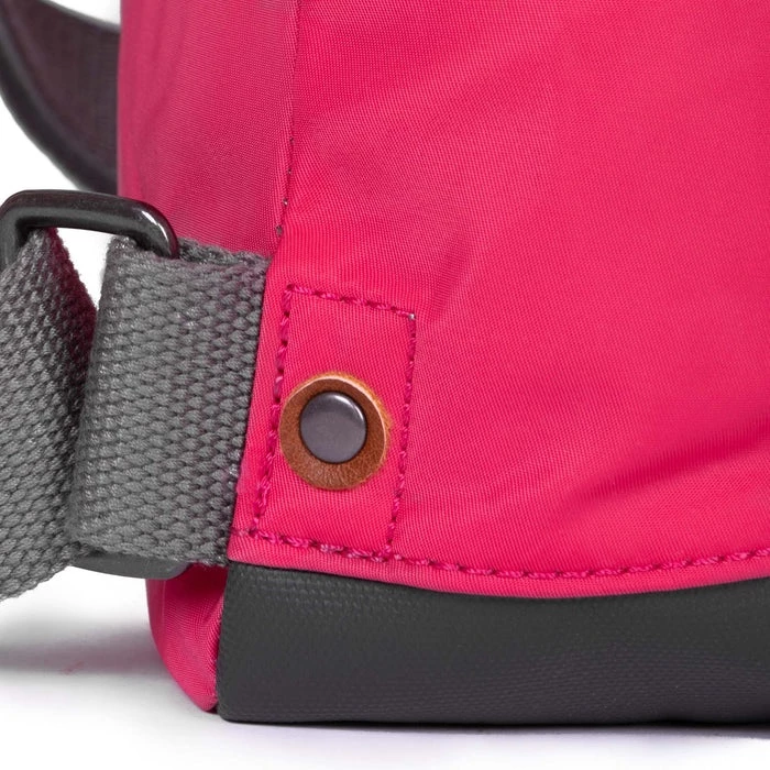 Mochila Roka London Bantry B Pequeña Sostenible Nylon Rosa (Raspberry) 6 Mochila Roka London Bantry B Pequeña Sostenible Nylon Rosa (Raspberry) - Imagen 4