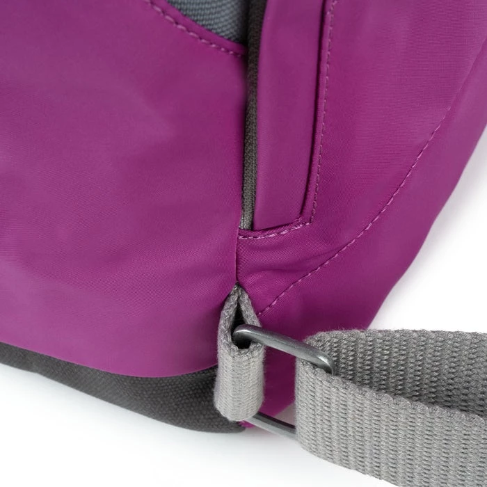 Mochila Roka London Canfield B Pequeña Sostenible Nylon Violeta (Violet) 9 Mochila Roka London Canfield B Pequeña Sostenible Nylon Violeta (Violet) - Imagen 7