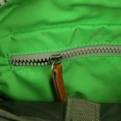 Mochila Roka London Canfield B Pequeña Sostenible Nylon Verde (Kelly Green) -Viajar Tienda de ventas 27855