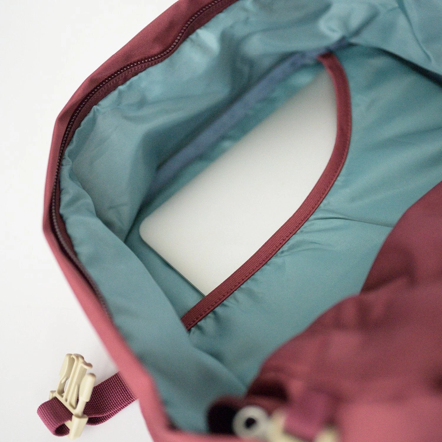 Mochila De Viaje Cabin Zero Classic 28 L. Granate (Napa Wine) 7 Mochila De Viaje Cabin Zero Classic 28 L. Granate (Napa Wine) - Imagen 5