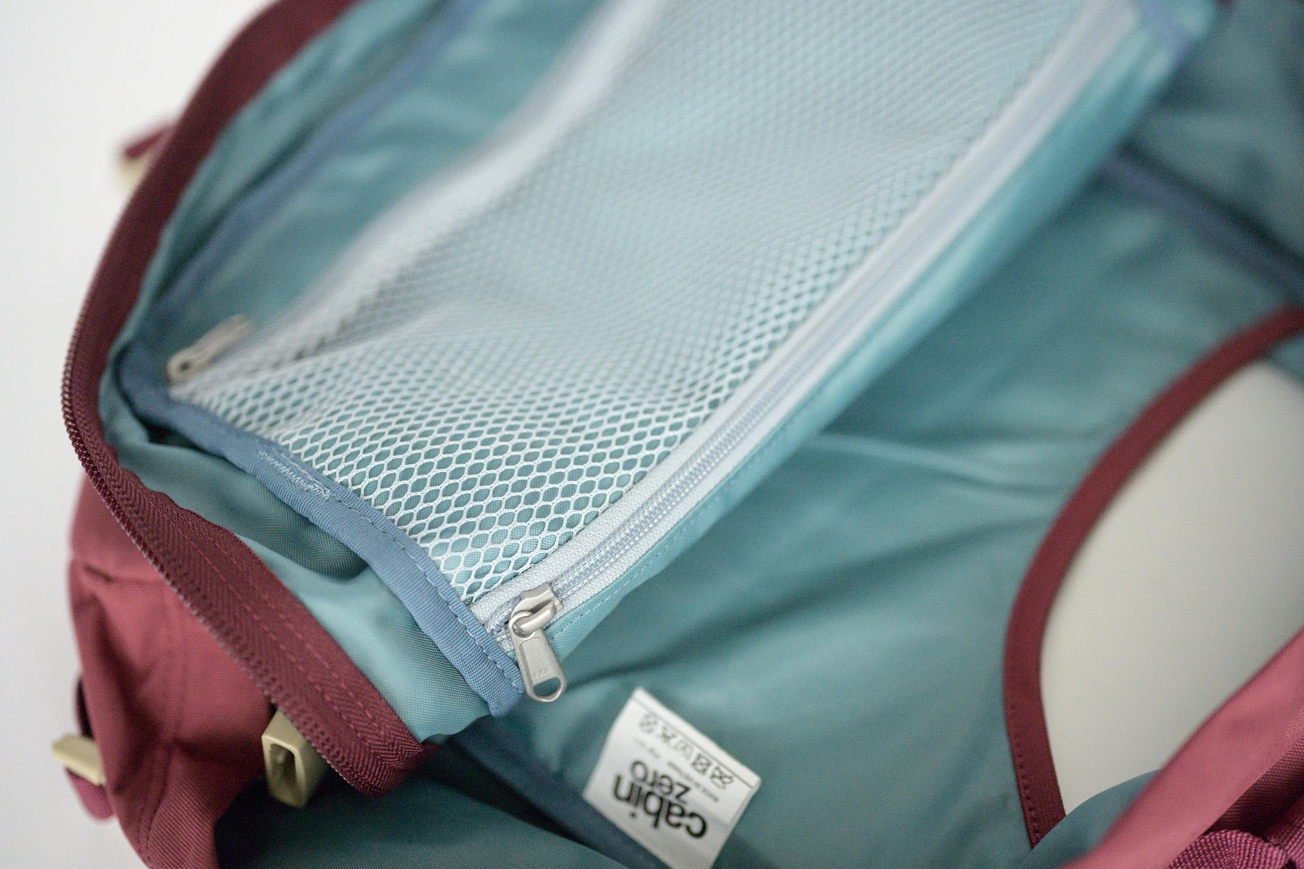 Mochila De Viaje Cabin Zero Classic 28 L. Granate (Napa Wine) 13 Mochila De Viaje Cabin Zero Classic 28 L. Granate (Napa Wine) - Imagen 11