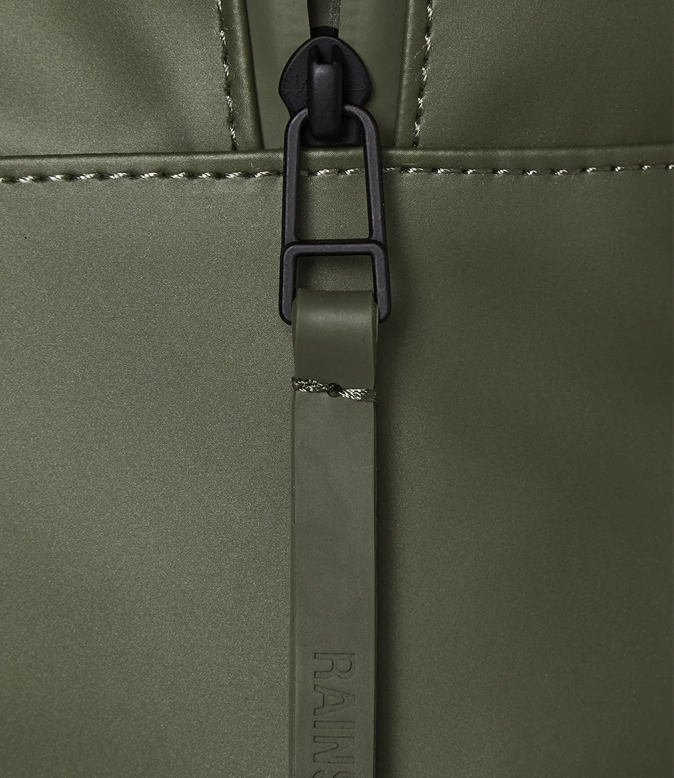 Mochila Rains Base Bag Verde (Evergreen) 6 Mochila Rains Base Bag Verde (Evergreen) - Imagen 4