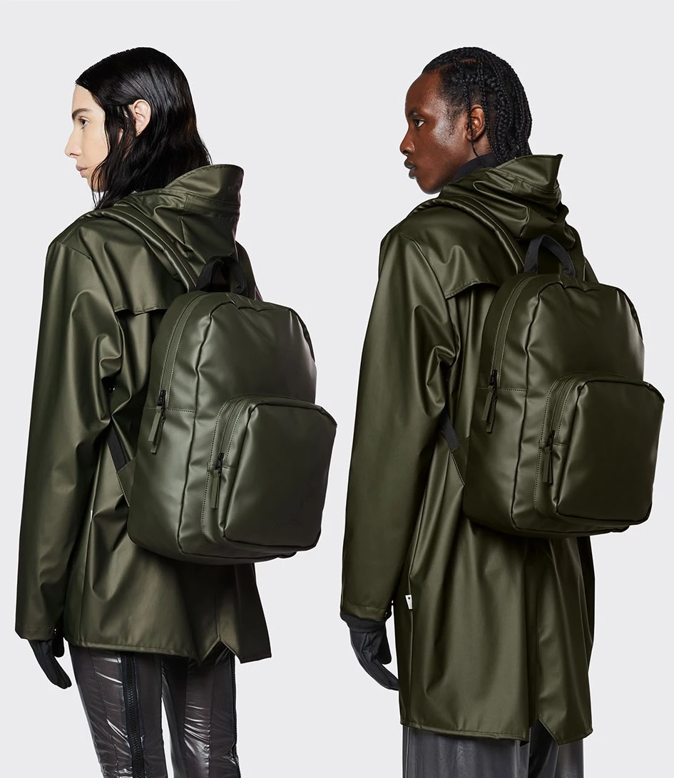 Mochila Rains Base Bag Verde (Evergreen) 7 Mochila Rains Base Bag Verde (Evergreen) - Imagen 5