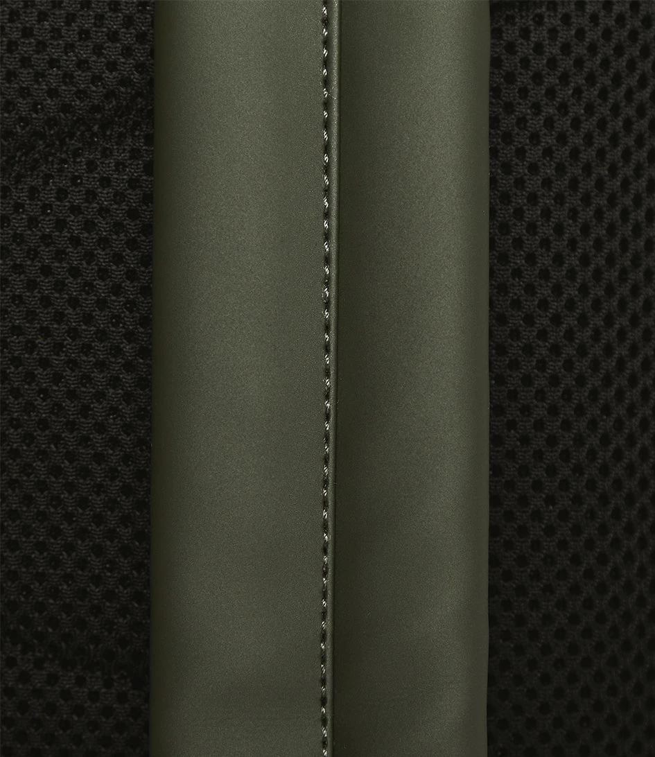 Mochila Rains Base Bag Verde (Evergreen) 5 Mochila Rains Base Bag Verde (Evergreen) - Imagen 3