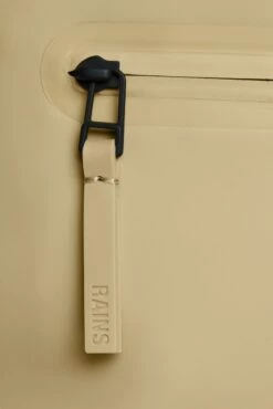 Mochila Roll Top Rucksac Rains Arena (Sand) -Viajar Tienda de ventas 30400