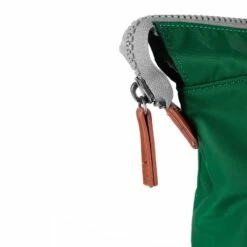 Mochila Roka London Bantry B Mediana Sostenible Nylon Verde (Emerald) -Viajar Tienda de ventas 31122
