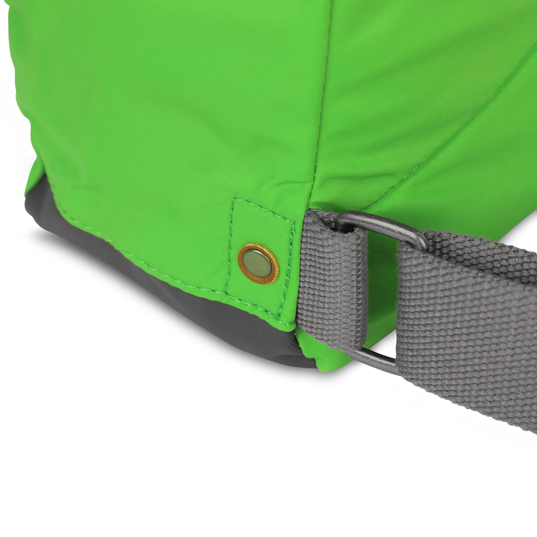 Mochila Roka London Bantry B Mediana Sostenible Nylon Verde (Kelly Green) 8 Mochila Roka London Bantry B Mediana Sostenible Nylon Verde (Kelly Green) - Imagen 6